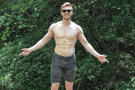 Emmerdale newcomer Max Parker stuns fans with naked。